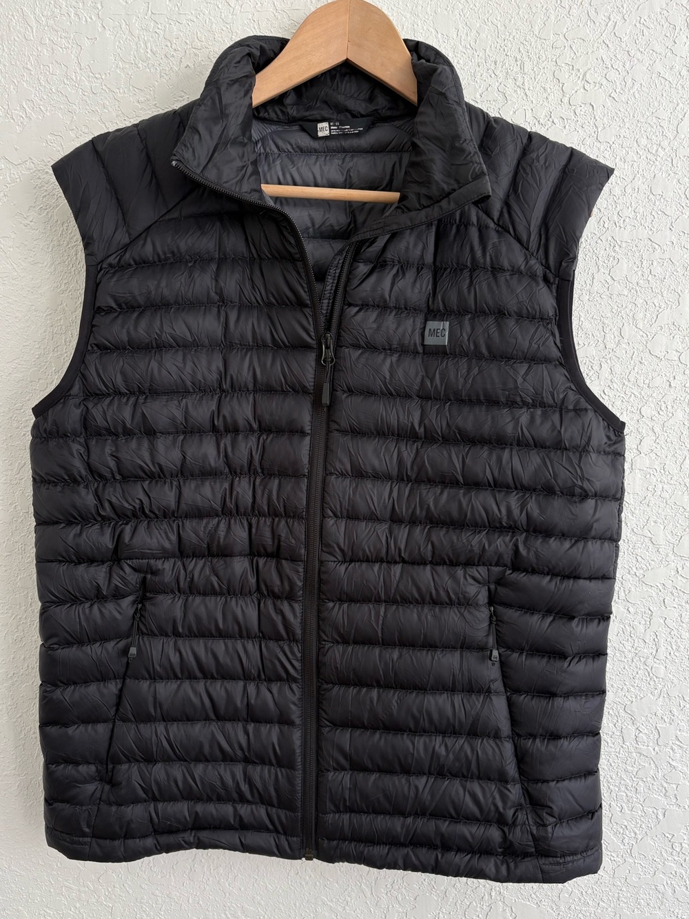 MEC Men’s Boundary Light Down Puffer Vest M Black Gorpcore Packable Layer Hiking